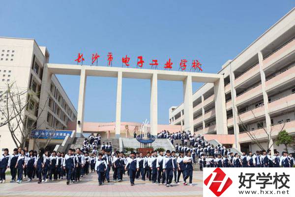 長沙市電子工業(yè)學校大門