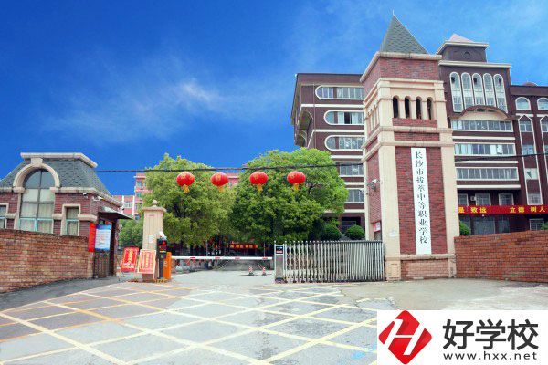 長沙市拔萃中等職業(yè)學(xué)校有哪些專業(yè)？學(xué)費是多少？