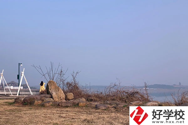 張家界僑輝職業(yè)技術(shù)學(xué)校好不好？辦學(xué)條件有什么特色？